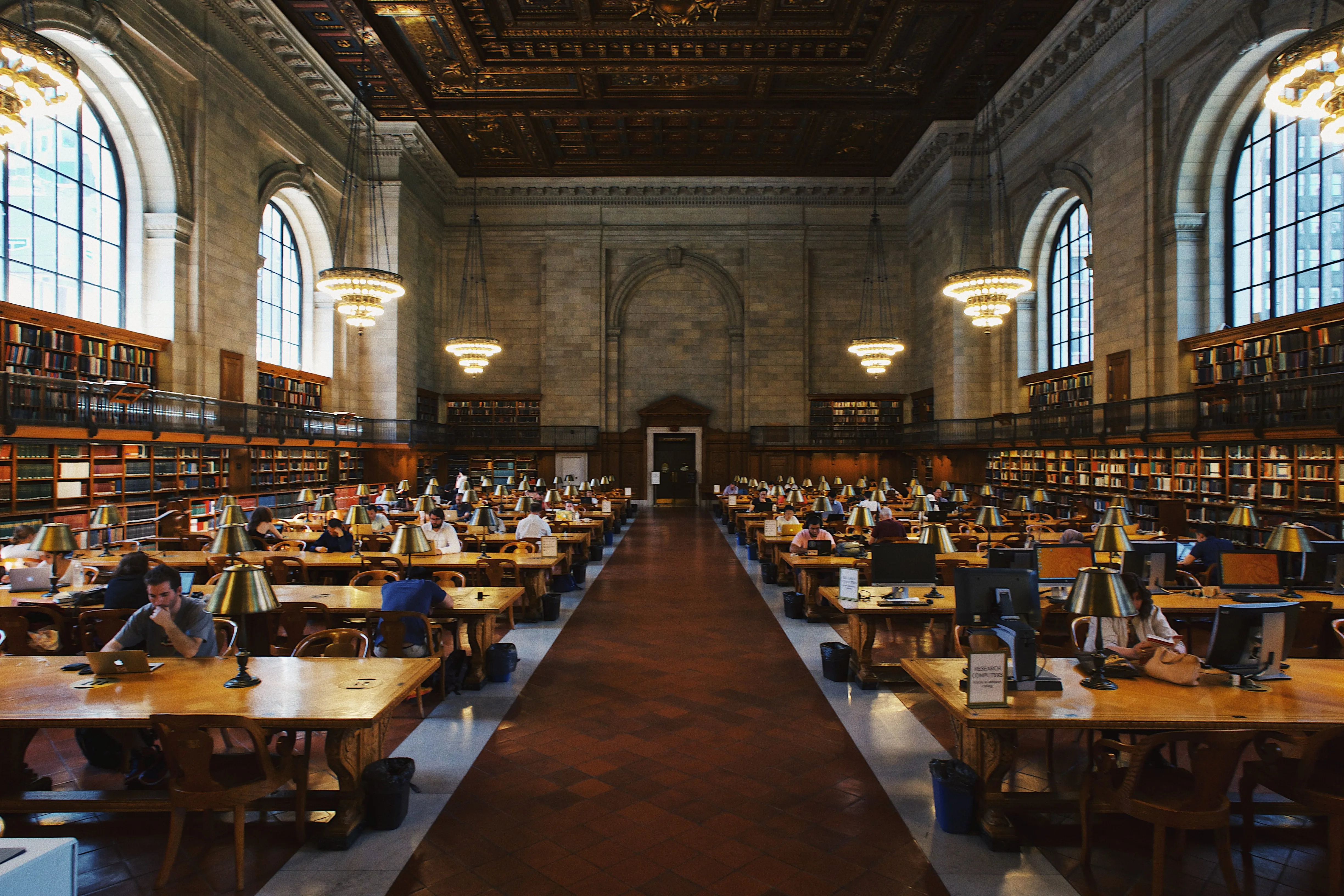 紐約公共圖書館 Photo by Robert Bye on Unsplash